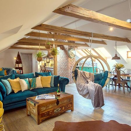 Bohemian Chic 2 Bedroom 2 Bathroom Loft With Hanging Chair Prága Kültér fotó