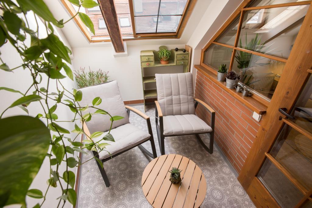 Bohemian Chic 2 Bedroom 2 Bathroom Loft With Hanging Chair Prága Kültér fotó