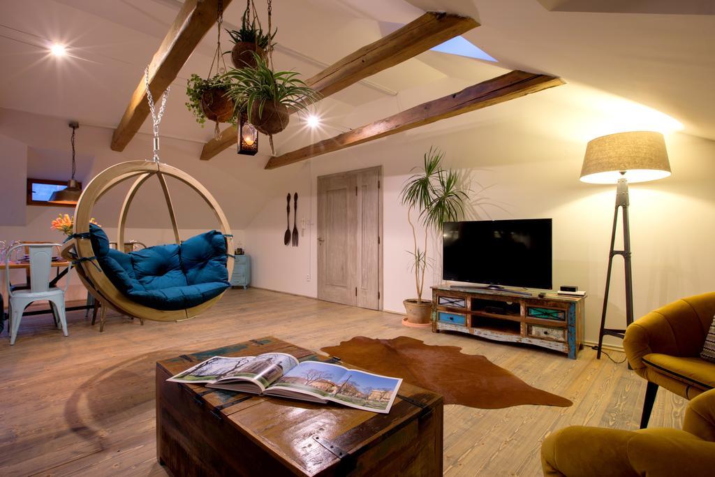 Bohemian Chic 2 Bedroom 2 Bathroom Loft With Hanging Chair Prága Kültér fotó