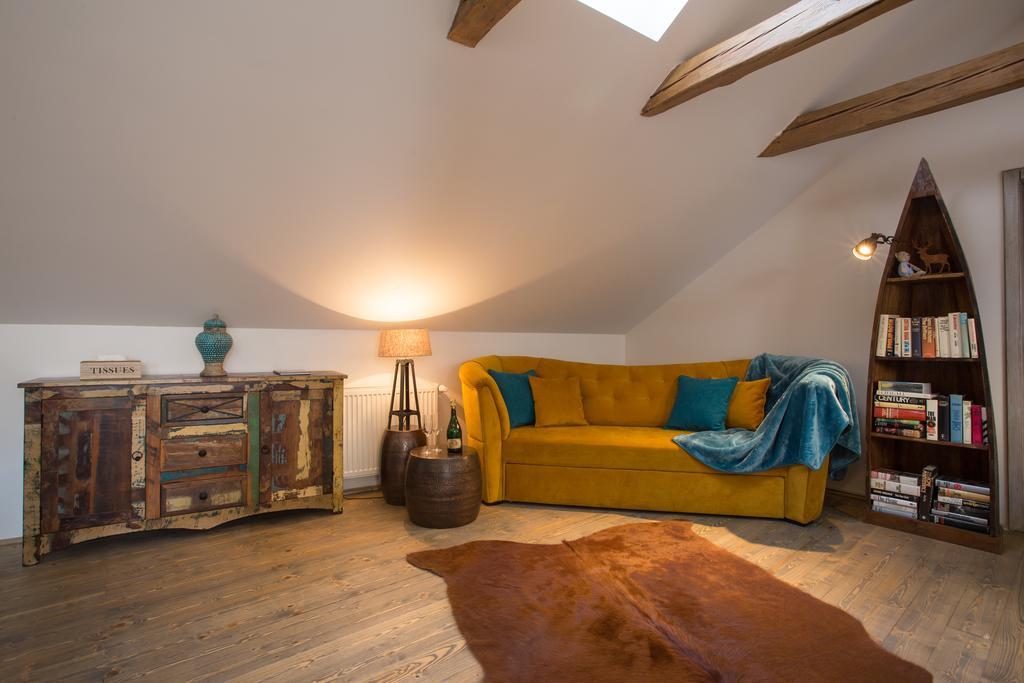 Bohemian Chic 2 Bedroom 2 Bathroom Loft With Hanging Chair Prága Kültér fotó