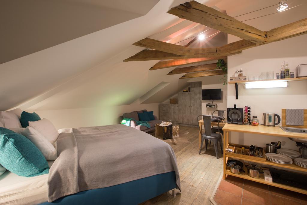 Bohemian Chic 2 Bedroom 2 Bathroom Loft With Hanging Chair Prága Kültér fotó
